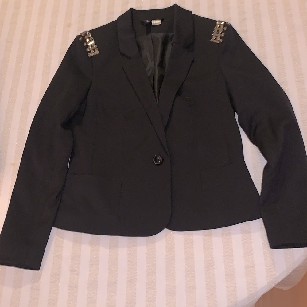 Blazer - Picture 2 of 13